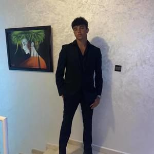 Meet your Posher, Ayoub